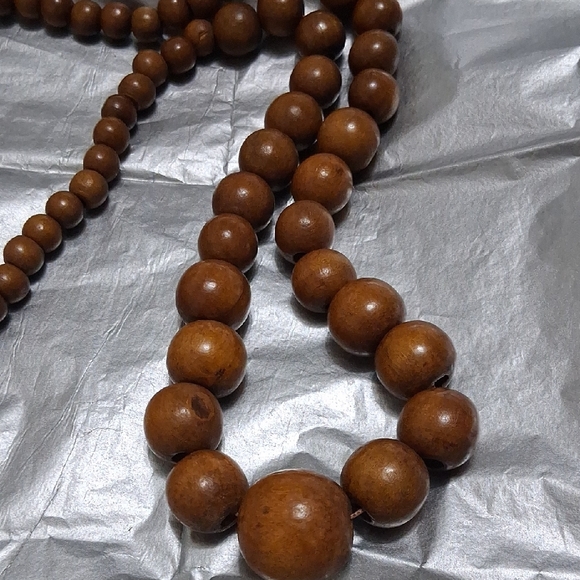 Elegant Brown Beaded Necklace - Picture 6 of 7